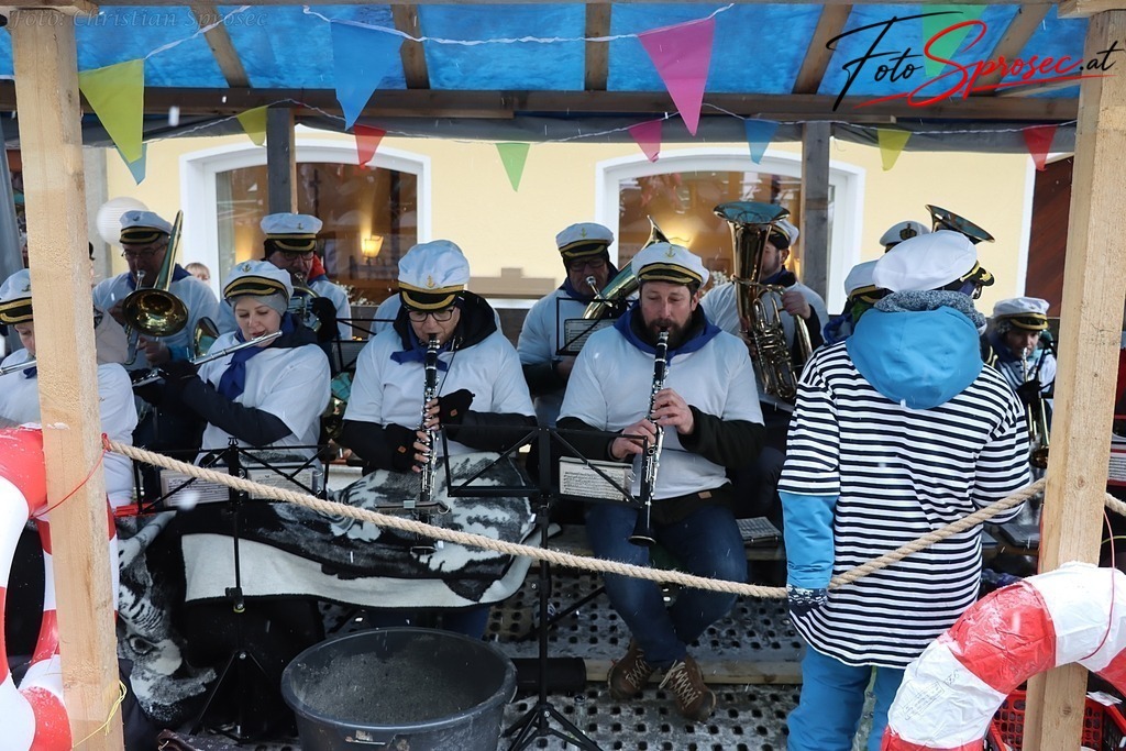 fasching2026-mariazell (15) | Mit meiner Kamera halte ich besondere Augenblicke, faszinierende Landschaften und interessante Details fest. Dabei entstehen ganz unterschiedliche Aufnahmen – von stimmungsvollen Landschaftsfotografien und beeindruckenden Drohnenaufnahmen über Pressefotos - Realisiert mit Pictrs.com