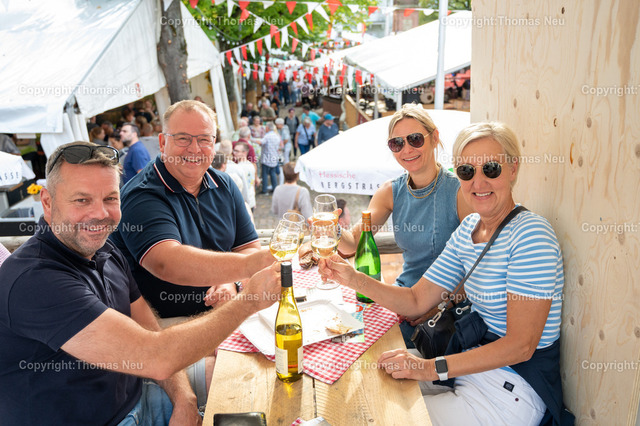 9_Winzerfest-Bensheim | bbe, Bensheim, Winzerfest 2025,  Geselligkeit beim Wein in Bensheim beim Bergsträßer Winzerfest,  Bild: Thomas Neu