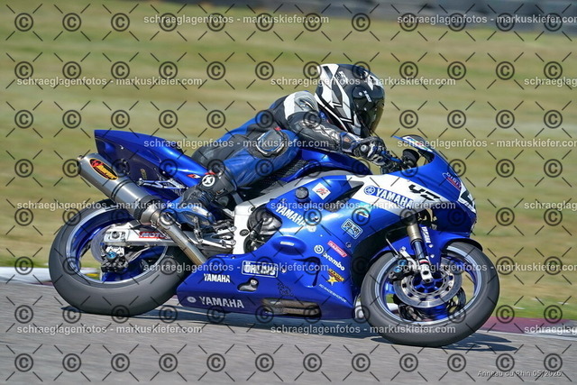 26BT02-0872 | markuskiefer.com - Realisiert mit Pictrs.com