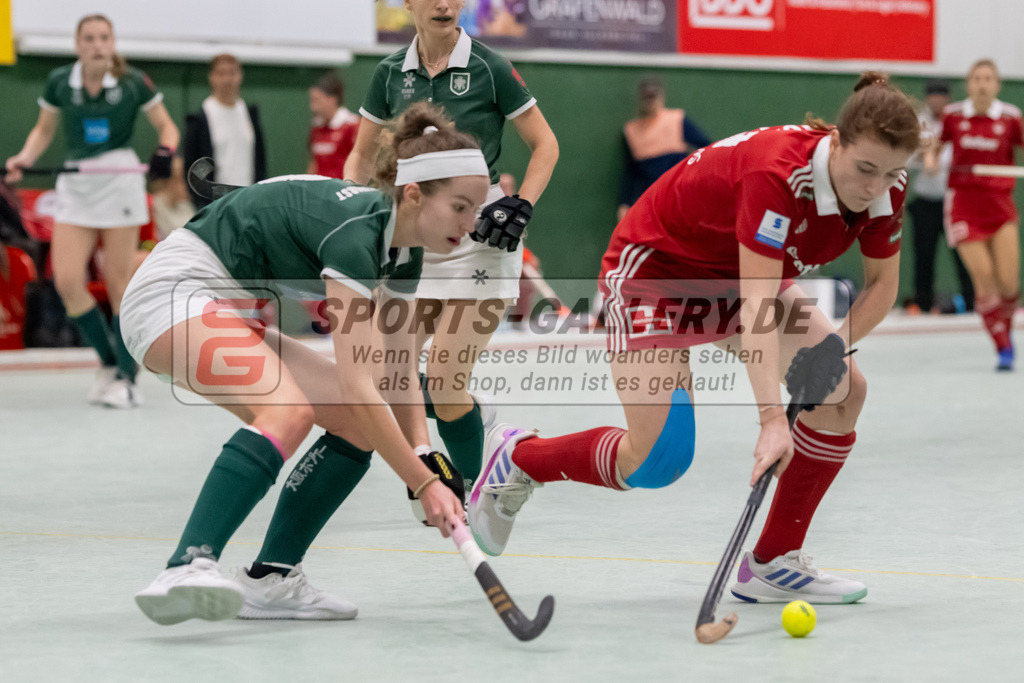 SFE_20241201_0033 | Köln, Deutschland, 01.12.2024:  Hockey 1. Bundesliga Damen Rot-Weiss Köln - HTC Uhlenhorst im KTHC Stadion Rot-Weiss Köln Tennis and Hockey Club am 01.12.2024 in Köln, Deutschland. (Foto von Stephan Fehrmann)Köln, Germany, 01.12.2024: Hockey 1. Bundesliga Damen Rot-Weiss Köln - HTC Uhlenhorst in KTHC Stadion Rot-Weiss Köln Tennis and Hockey Club at 01.12.2024 in Köln, Deutschland. (Foto from Stephan Fehrmann)