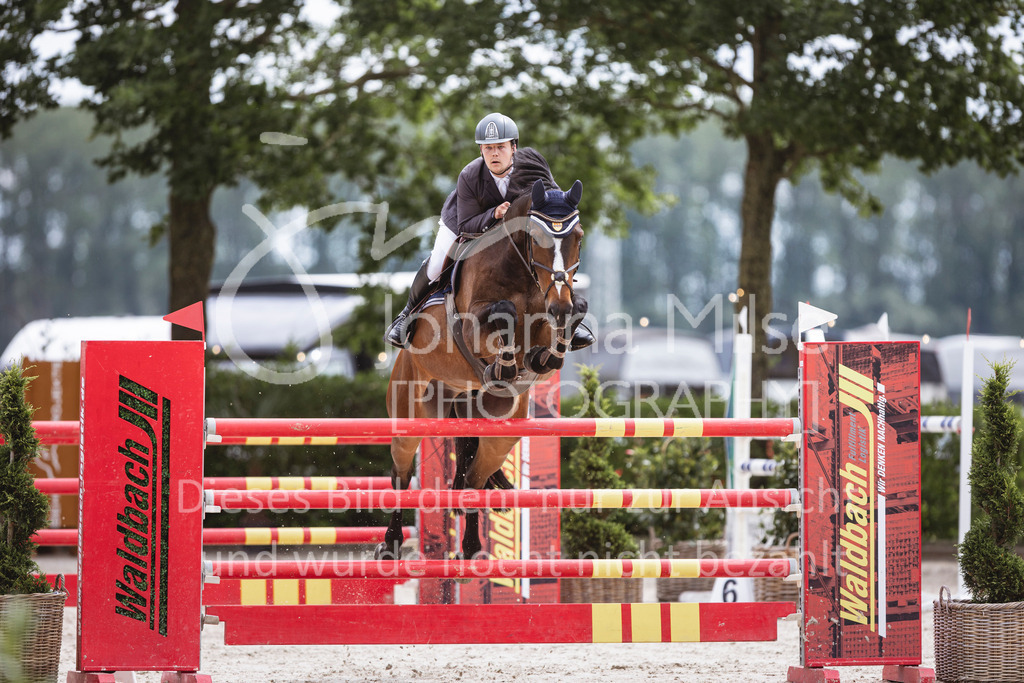 240616_Lemwerder_M2-Springen-509 | Deine schönsten Turniermomente als professionelle Fotos! Entdecke hochwertige Pferdesport-Fotografie im Online-Shop. Jetzt Fotos finden & bestellen!