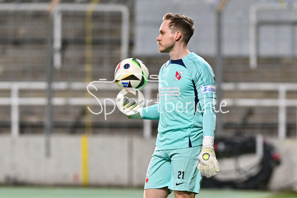 FC Bayern Amateure - SpVgg Hankofen-Hailing | Am Ball Sebastian MAIER (Hankofen 21) / Einzelfoto / Freisteller / Regionalliga Bayern: FC Bayern Muenchen II - SpVgg Hankofen-Hailing, Gruenwalder Stadion am 28.03.2025
