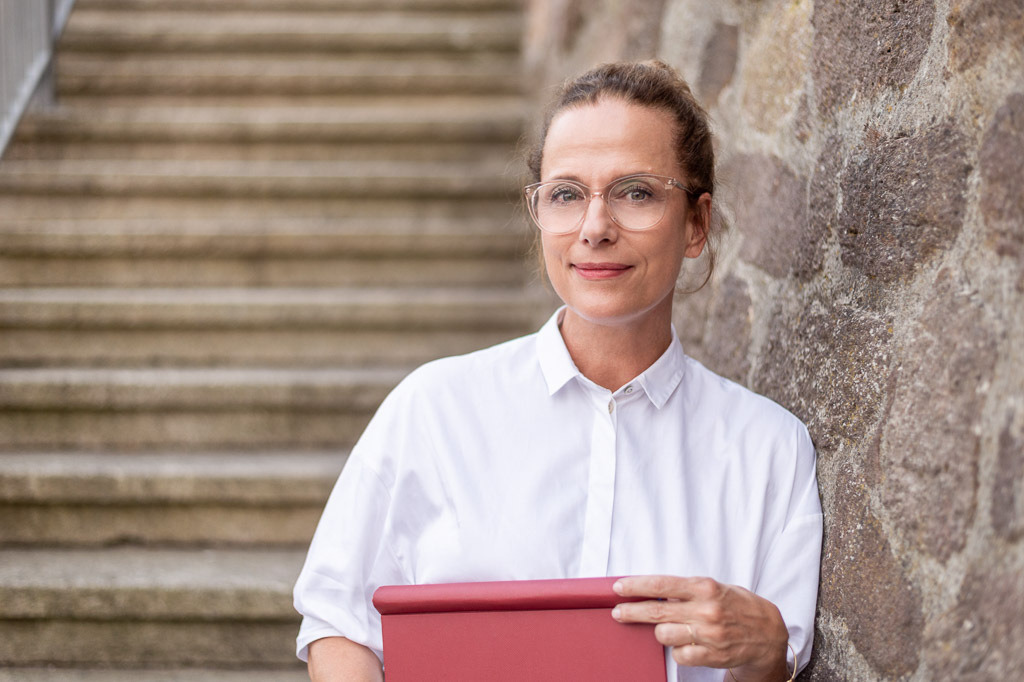Claudia Michelsen zur Lesung im Forte Belvedere Leisnig | Zur Marlene-Dietrich-Lesung mit Schauspielerin Claudia Michelsen im Forte Belvedere Leisnig zum Festival Hallo Leisnig 2022. - Realisiert mit Pictrs.com