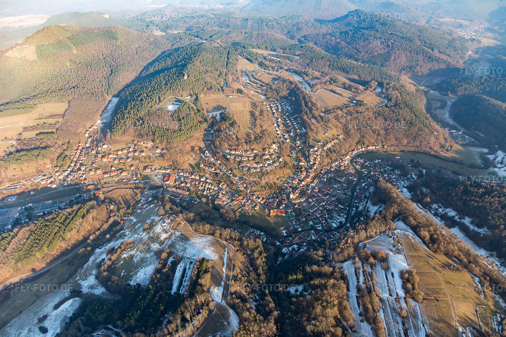 Luftbild: Ortsansicht in Rumbach im Bundesland Rheinland-Pfalz in Deutschland. Foto: IMG_096342.jpg vom 21.01.2017 durch Werner Riehm/FLY-FOTO.de