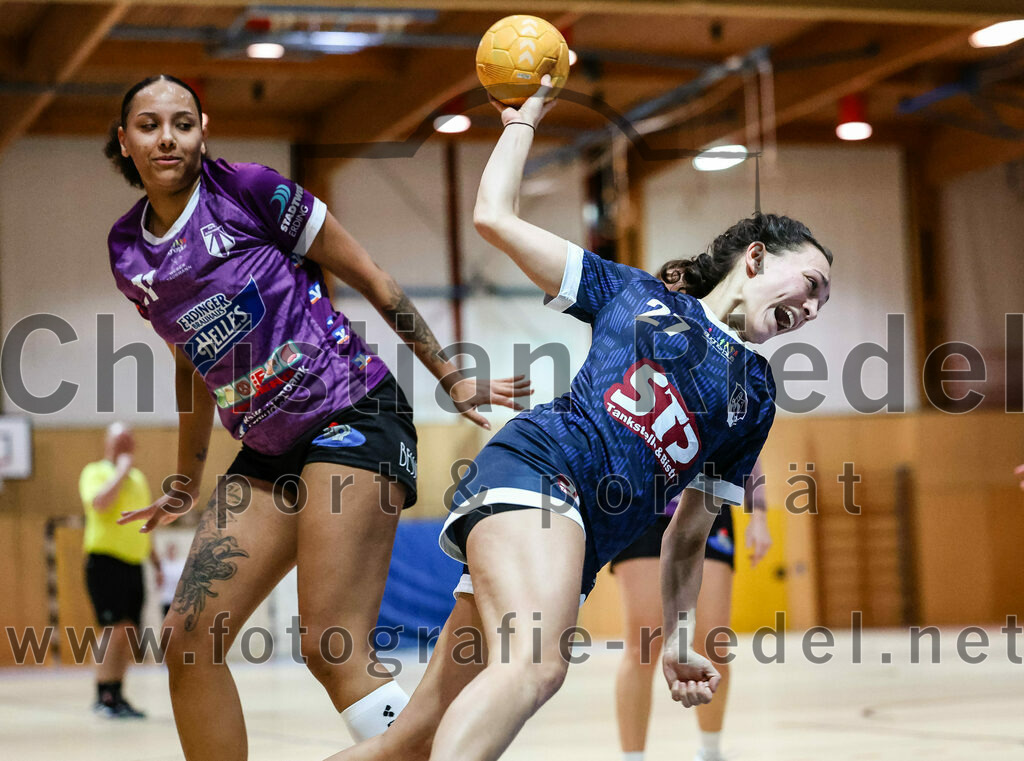 2024-02-03_068_SpVgg_Altenerding_gegen_SpVgg_Erdweg | Erding, Deutschland, 03.02.2024:
Handball, Bezirksoberliga Frauen Altbayern 2023 / 2024, 13. Spieltag, SpVgg Altenerding gegen SpVgg Erdweg, Endergebnis: 25:21

Nikayla Alston (SpVgg Altenerding, #11), Leonie Nefzger (SpVgg Erdweg, #27)

Foto: Christian Riedel / fotografie-riedel.net