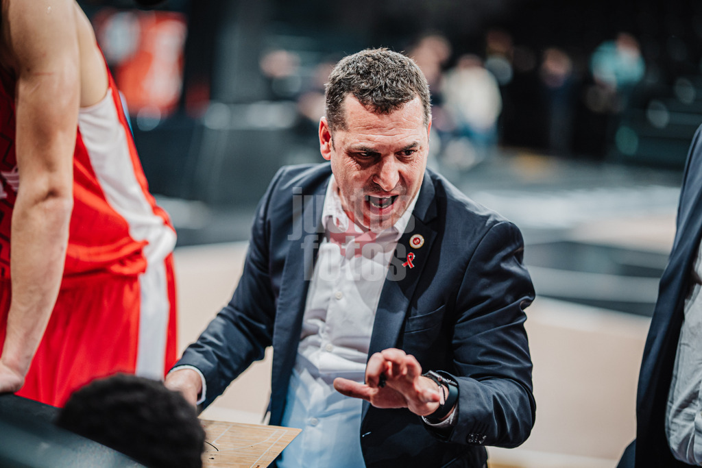 Basketball | Männer | Saison 2024/2025 | BKT EuroCup | Veolia Towers Hamburg vs. Hapoel Bank Yahav Jerusalem | 17.12.2024 | Trainer Jonathan Alon (Hapoel Jerusalem)