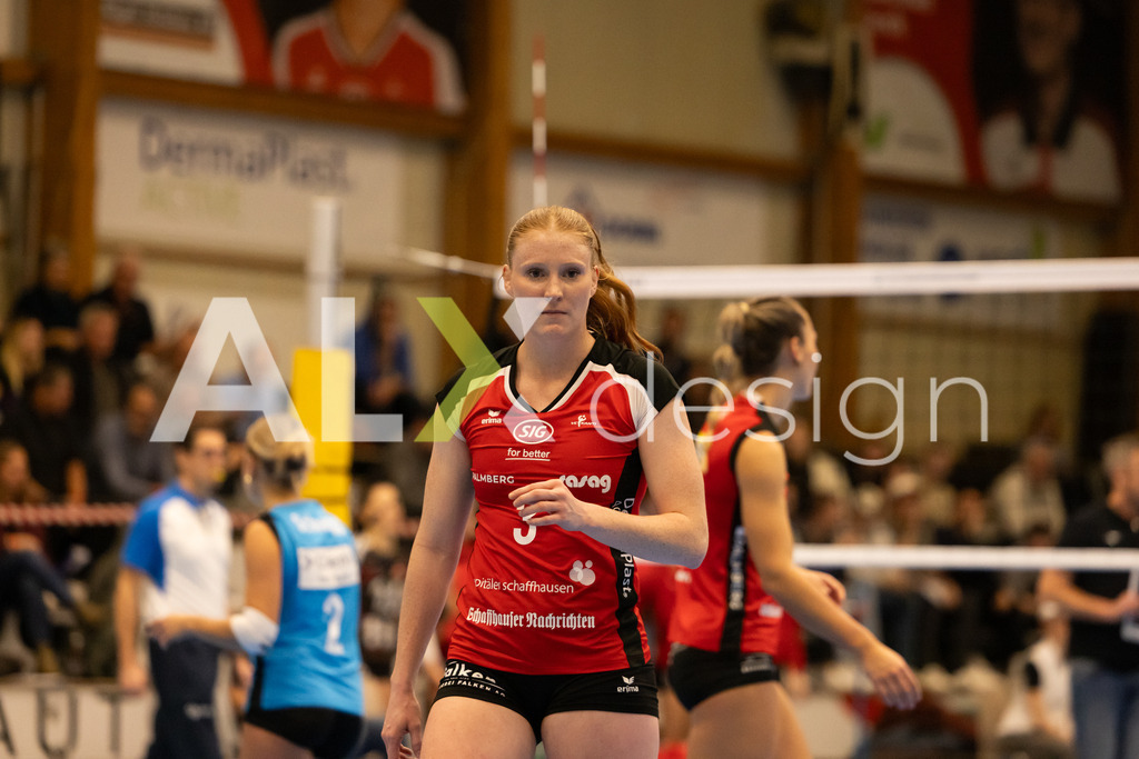 Volleyball I Frauen I Saison 2025-2026 I CEV Volleyball Challenge Cup 2026 | Women I 16th Finals I VC Kanti Schaffhausen - TJ Ostrava I 03.12.2025 | VC Kanti Schaffhausen - 3 Sydney Cole (USA) – Pass / Zuspiel - Realisiert mit Pictrs.com
