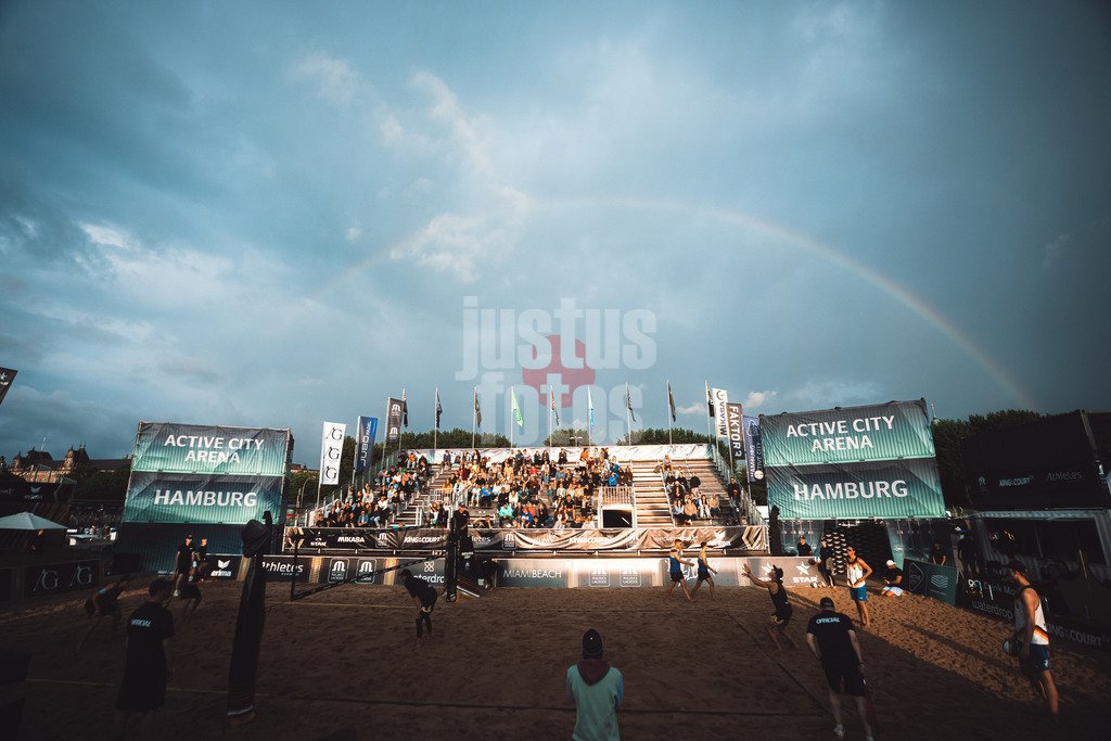 Beachvolleyball | Männer | Queen and King of the Court | Hamburg | 31.05.2024 | Ein Regenbogen über der Active City Arena