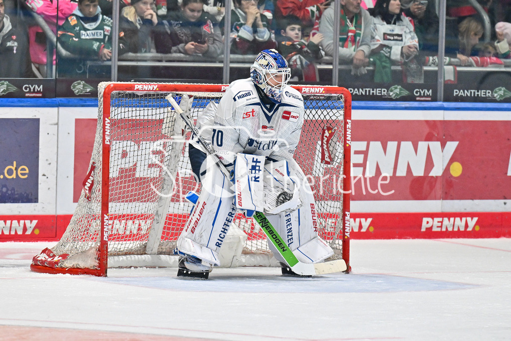 Augsburger Panther - Straubing Tigers | im Bild Zane McINTRYE (Straubing Tigers #70) beim Spiel in Augsburg / Freisteller / Einzelfoto / DEL: Augsburger Panther - Straubing Tigers, Curt Frenzel Stadiom am 20.10.2024