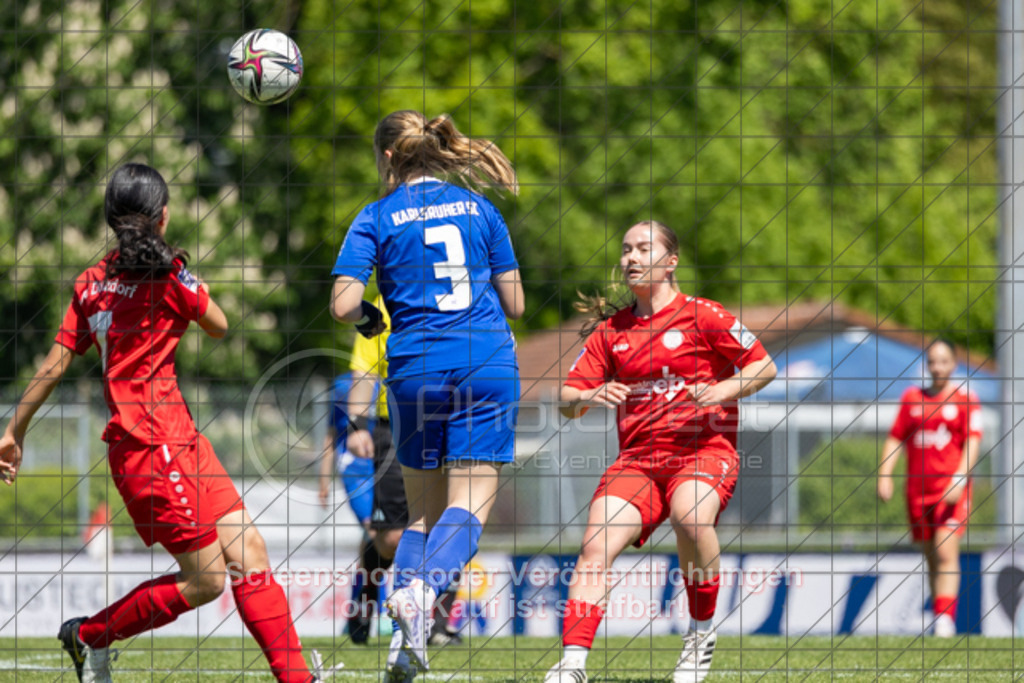 20250510_141205_0268 | #,1.FC Donzdorf (rot) vs. Karlsruher SC (blau), Fussball, EnBW-Oberliga B -Juniorinnen, 23. Spieltag, Saison 2024/2025, Rasenplatz, Lautertal Stadion, Süßener Straße 16, 73072 Donzdorf, 10.05.2025 - 14:00 Uhr,Foto: PhotoPeet-Sportfotografie/Peter Harich