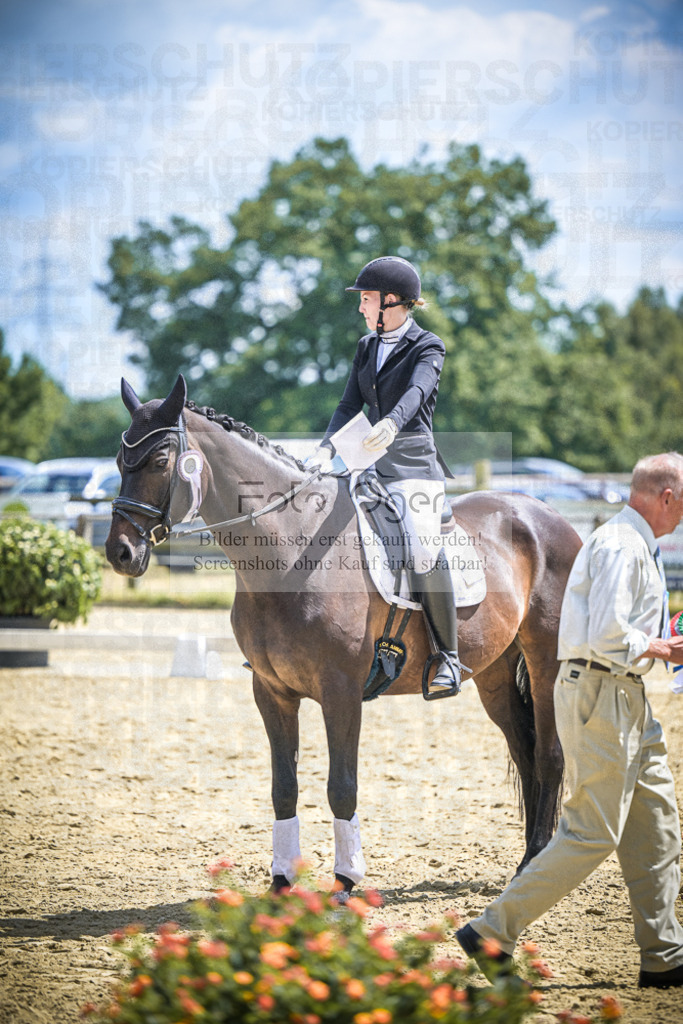 DOS_5598 | Entdecke hochwertige Reitturnierfotos von Foto Oger. Professionell, emotional und authentisch – jetzt Lieblingsmomente im Shop bestellen.Deutschlandweite Turnierfotografie. - Realisiert mit Pictrs.com