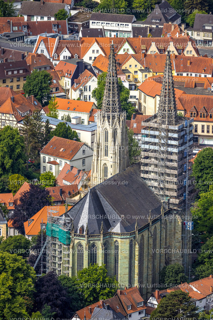 Soest220600403 | Luftbild, Luftbild, Kirchturmsanierung der evang. Kirche Sankt Maria zur Wiese (Wiesenkirche), Walburger, Soest, Soester Boerde, Nordrhein-Westfalen, Deutschland