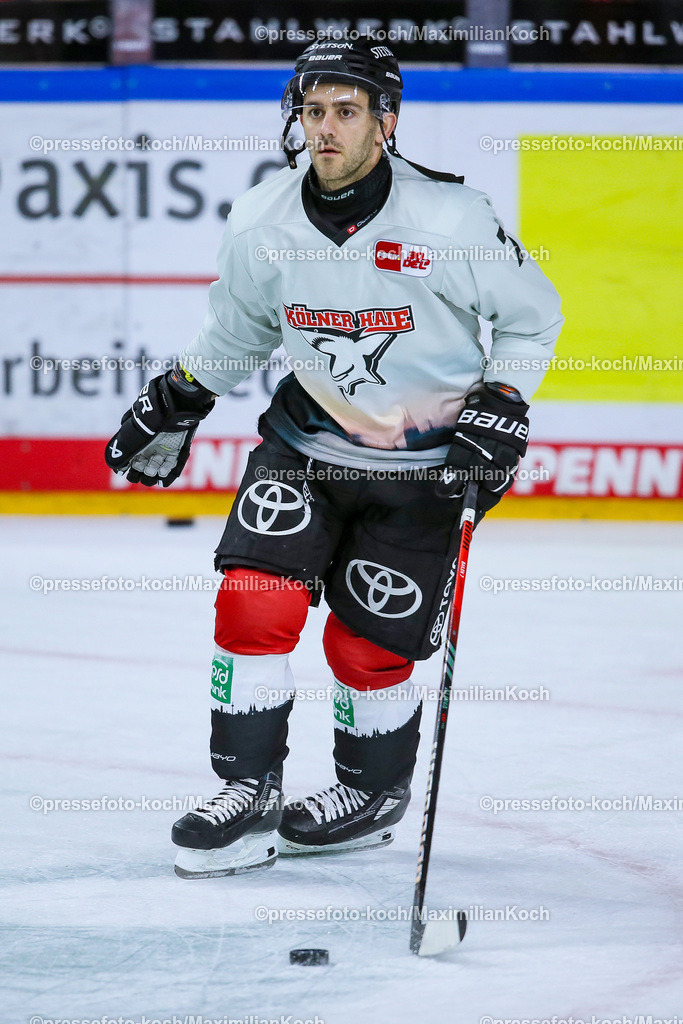 KoeDEL08032401007 | 08.03.2024, Köln, Eishockey, Penny DEL, 52. Spieltag, Lanxess-Arena, Kölner Haie - Adler Mannheim: Nicholas Bailen (Kölner Haie) beim Aufwärmen vor dem Spiel.