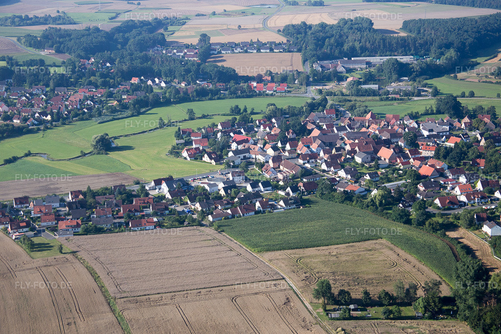 Luftbild: Ortsansicht von Norden im Ortsteil Niederndorf in Herzogenaurach im Bundesland Bayern in Deutschland. Foto: IMG_092701.jpg vom 07.08.2016 durch Werner Riehm/FLY-FOTO.de