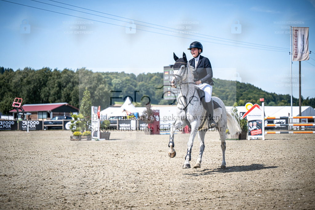 DOS_1043 | Entdecke hochwertige Reitturnierfotos von Foto Oger. Professionell, emotional und authentisch – jetzt Lieblingsmomente im Shop bestellen. - Realisiert mit Pictrs.com