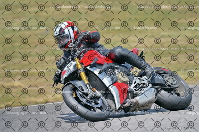 25bt04-1329 | markuskiefer.com - Realisiert mit Pictrs.com
