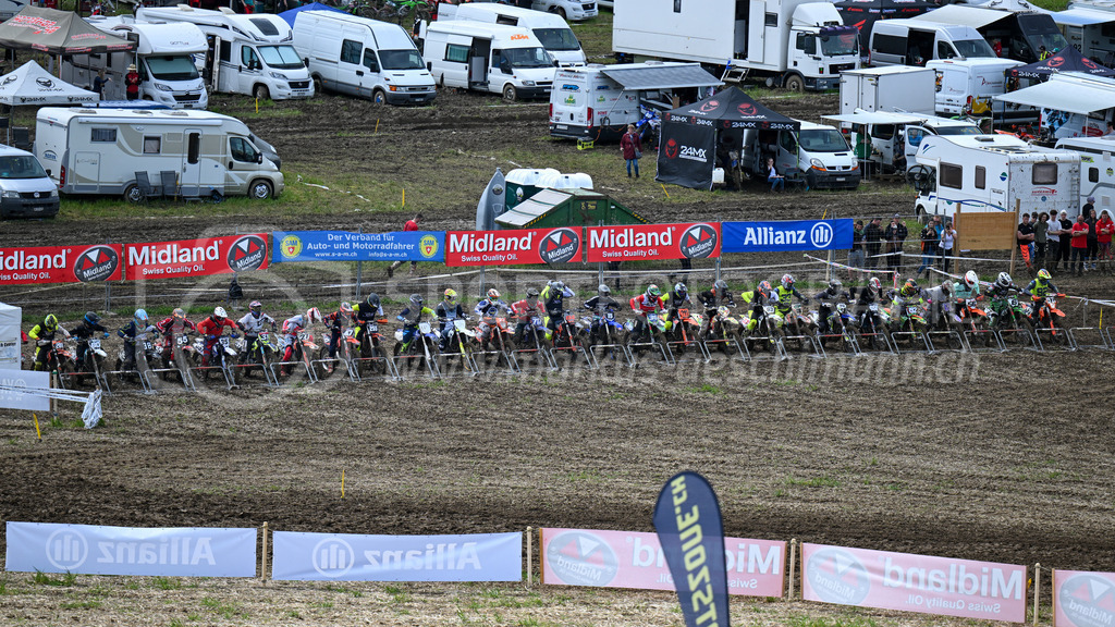Motocross Schlatt bei Winterthur - 29. April 2023 | Start der Kategorie Hobby Open am Motocross Schlatt bei Winterthur, 29. April 2023.
Instagram: @mx_schlatt | @mc_wila | @sam_schweiz
Bild: Sportfotografie Markus Aeschimann | www.markus-aeschimann.ch - Realisiert mit Pictrs.com