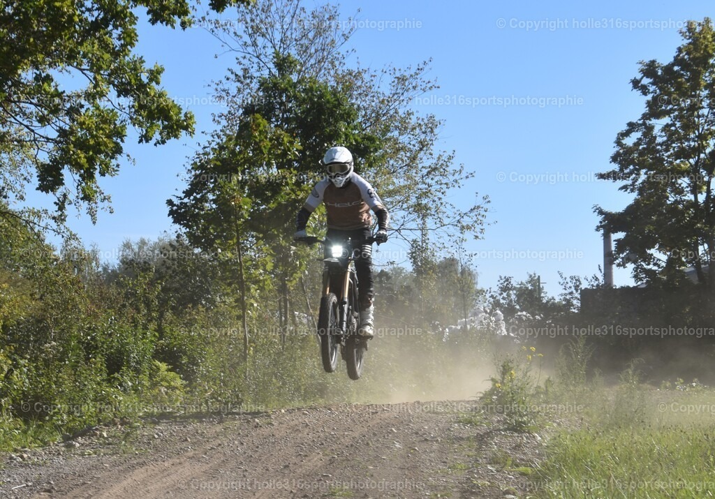 DSC_0046 | Sportfotografie , Motorsport, Motoross, Reitsport, Mointainbike, Enduro,
Landschaft , Outdoor, Eventfotografie, Landschaft, Bilder online bestellen - Realisiert mit Pictrs.com