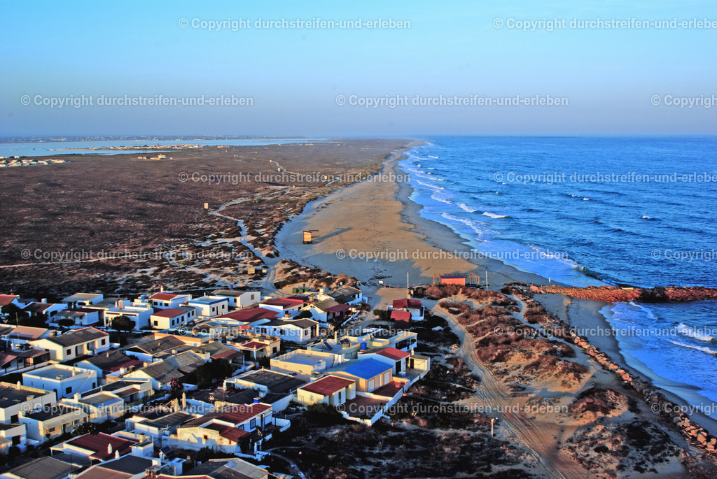 Ilha da Culatra vom Leuchtturm aus gesehen | Ilha da Culatra vom Leuchtturm aus gesehen, Algarve, Portugal - Realisiert mit Pictrs.com