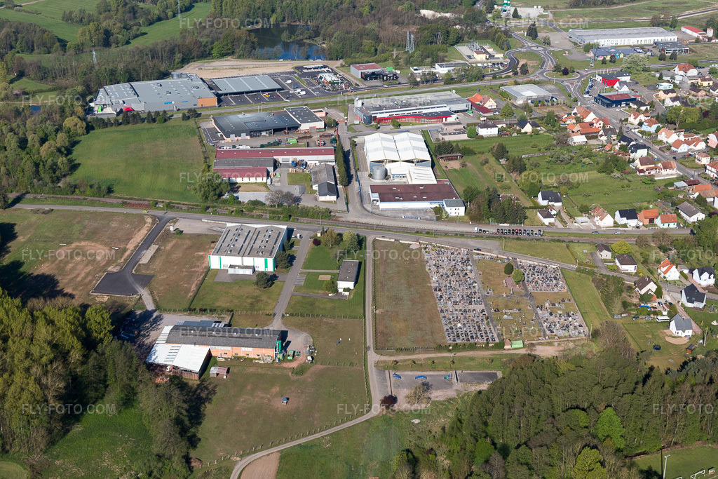 Aerial view: View of the town in Gundershoffen in the state Bas-Rhin, France.Photo: IMG_099406.jpg taken on 04/30/2017 by Werner Riehm/FLY-FOTO.comResolution of the original: 5472 x 3648 px