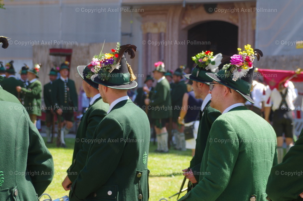 IMGP6740 | fotografiert von Axel PollmannLeonhardi Wallfahrt Benediktbeuern und Murnau, Fronleichnam, Fasching, Landschaft im Loisachtal und Benediktbeuern  - Realisiert mit Pictrs.com