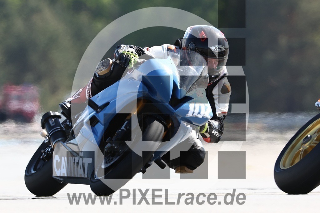 0102-20240509_03050 | Schöne Erinnerungen an spannende Momente - das festzuhalten ist unser Job. PIXELrace.de ist seit 2003 auf den Rennstrecken Europas unterwegs um die Action draußen beim Fahren und die wunderbare Stimmung imm Fahrerlager für euch einzufangen.