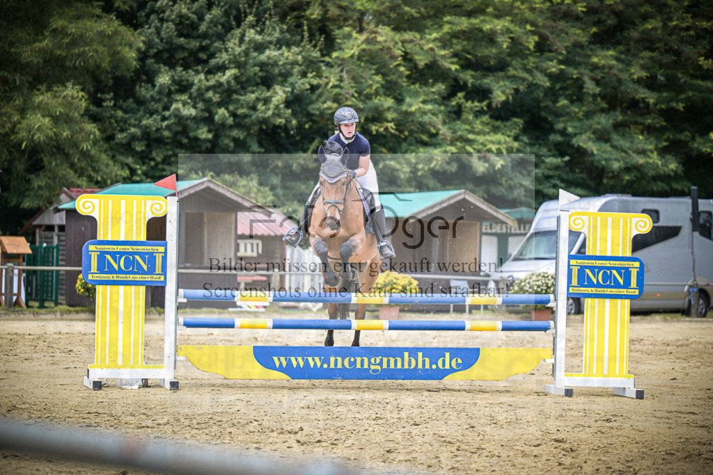 DOS_7477 | Entdecke hochwertige Reitturnierfotos von Foto Oger. Professionell, emotional und authentisch – jetzt Lieblingsmomente im Shop bestellen.Deutschlandweite Turnierfotografie. - Realisiert mit Pictrs.com