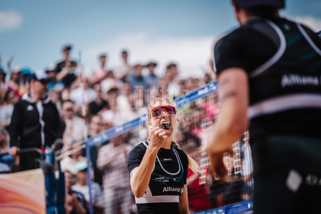 Beachvolleyball | Frauen | Allianz German Beach Tour 2025 | Tourstop Düsseldorf | 17.05.2025 | Nele Barber jubelt