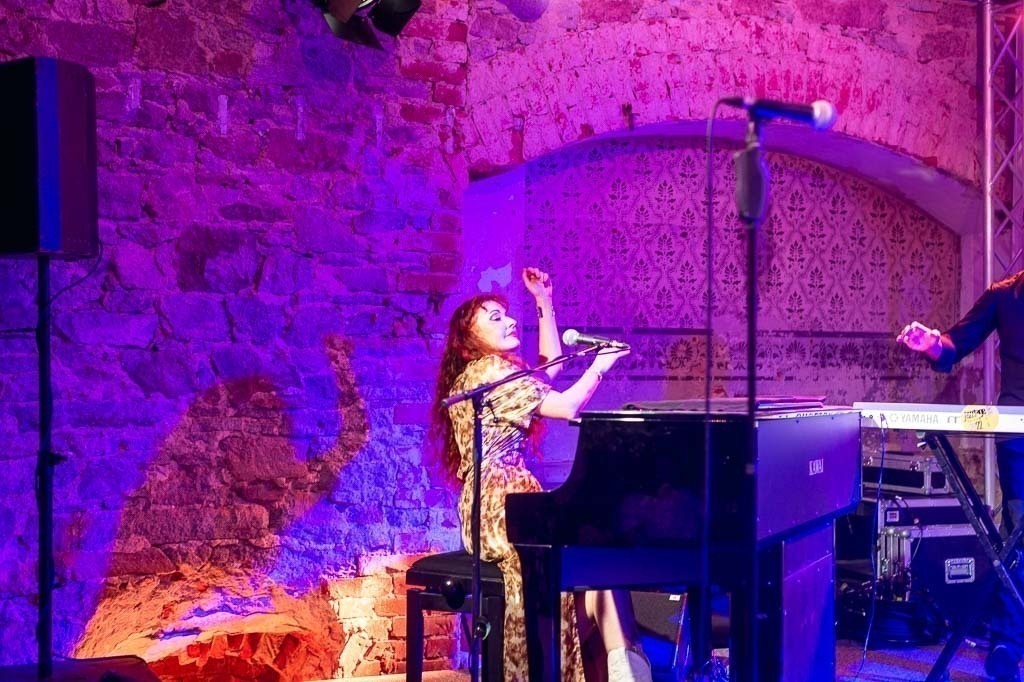 Maria Markesini Konzert | Maria Markesini meets Klazz Brothers im Forte Belvedere Leisnig zum Festival Hallo Leisnig 2022. - Realisiert mit Pictrs.com