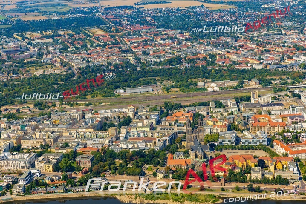 Schleinufer Magdeburg Bild- Das Luftbild wurde 2025 vom UL-Flugzeug heraus erstellt ( keine Drohne bzw. Drohnenaufnahme ) - Hochauflösende Luftaufnahme -Nicht vergleichbar mit Google Maps oder Satelittenbilder- Die Geschenkidee !Mit Lizenz und Bildrechte bestellbar - CC