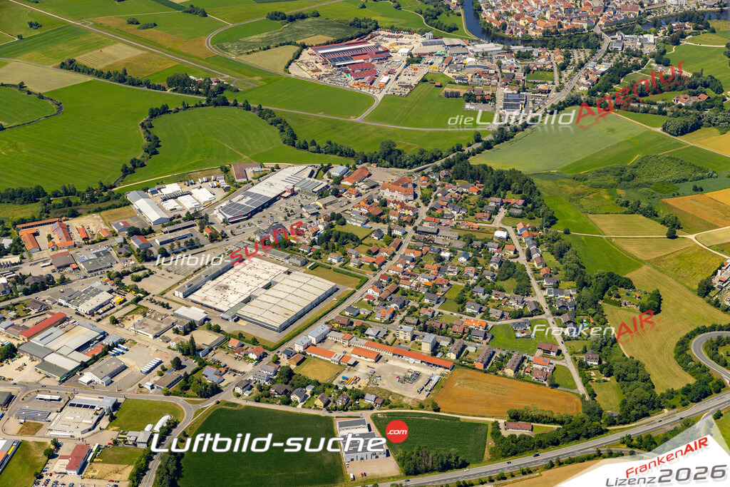 Die Luftaufnahme Gewerbegebiet - Cham wurde 2022 vom Flugzeug aus (keine Drohne) erstellt. Hohe Auflösung -für große Poster und Wandbilder geeignet - Garantiert!