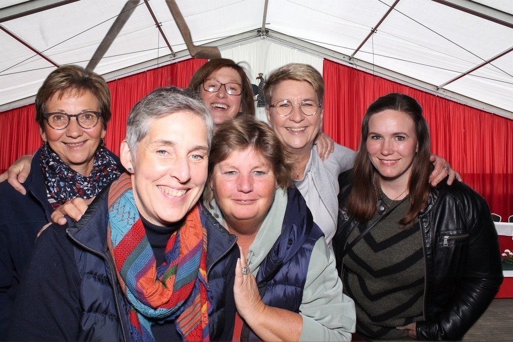 top-top.de 240928-118 | Foto, Video, Fotografie, Videografie, Fotobox, DJ, Discjockey, Musik, Musikbox, Veranstaltung, Photobooth, Amazon, Ebay, Buchtipp, Bestseller, Autor, Verlag, Buch, Wesel, Hamminkeln, NRW, Dinslaken, Rees, Drohne, Hochzeit, Party, Fotobox, Wesel, Fotograf