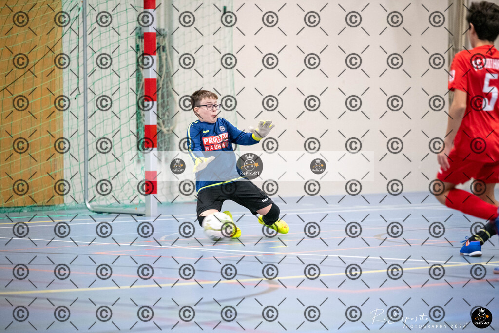 20241130_FCR-Hallenturnier-D-2_051 | Sport und Naturfotografie von Roberto Esposito zeigt echte Momente Bewegung und die Schönheit der Natur. Ausdrucksstarke Bilder schaffen Emotionen.