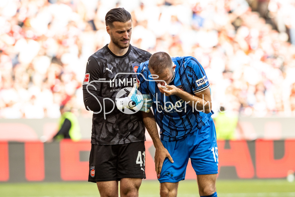 FC Bayern München - 1. FC Heidenheim | MUNICH, GERMANY - 02. MAI: im Bild Diant RAMAJ (1. FC Heidenheim 41) und der aus der Nase blutende Jonas FÖHRENBACH (1. FC Heidenheim 19) während dem Bundesligamatch zwischen dem FC Bayern München und dem 1. FC Heidenheim am 32. Spieltag in der Allianz Arena / DFL REGULATIONS PROHIBIT ANY USE OF PHOTOGRAPHS AS IMAGE SEQUENCES AND/OR QUASI-VIDEO