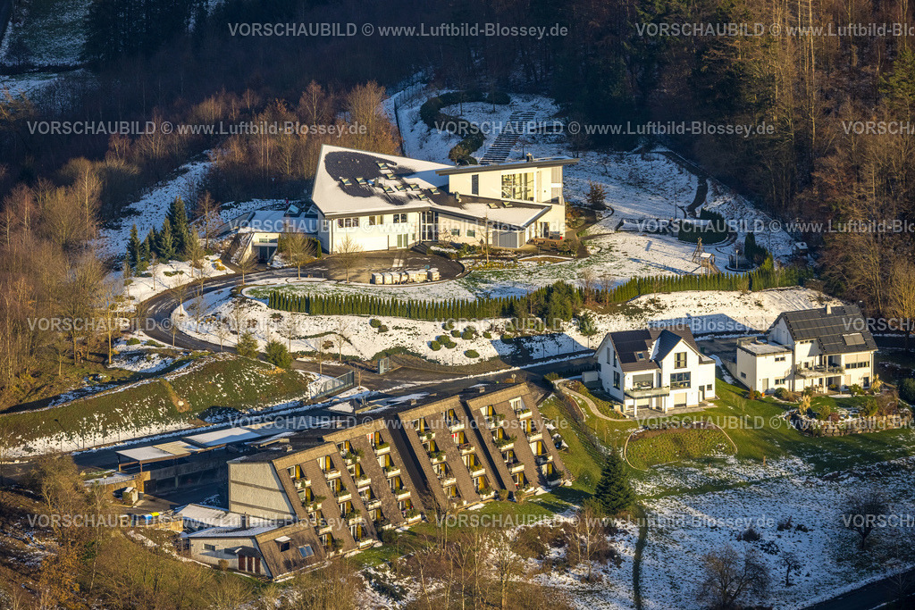 Olsberg231200734 | Luftbild, terrassenförmige Ferienwohnanlage Am Stein, Wattmeckestraße, Olsberg, Sauerland, Nordrhein-Westfalen, Deutschland