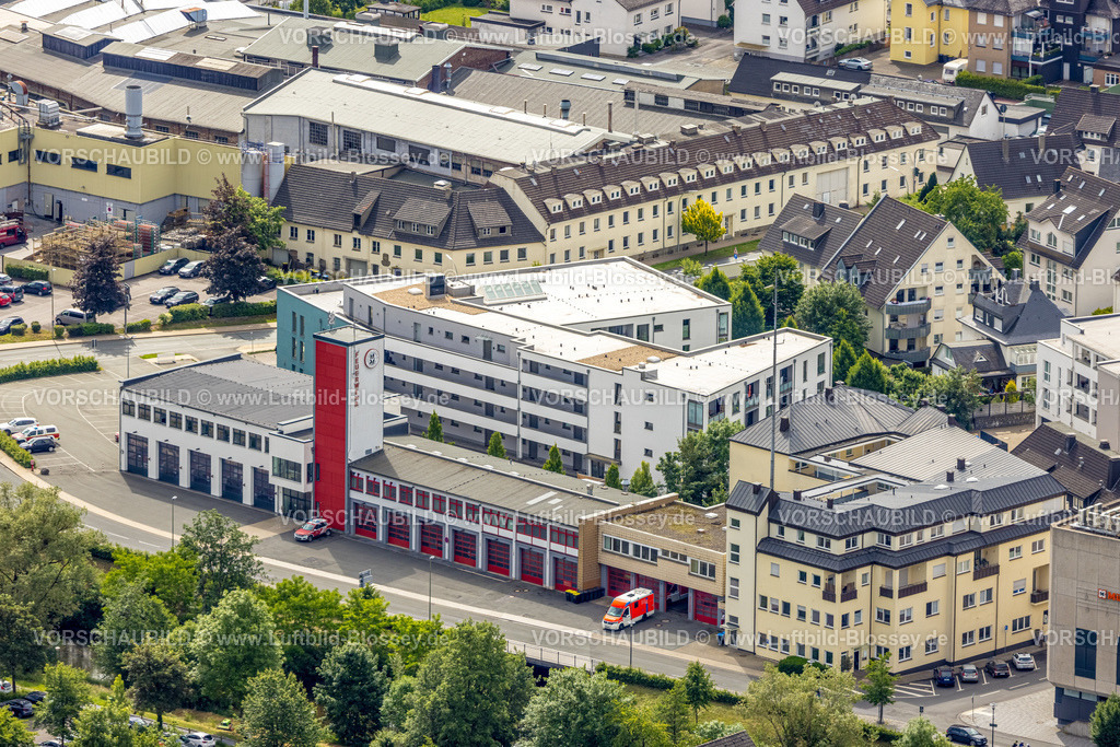 Meschede220600919 | Luftbild, Freiwillige Feuerwehr Meschede und Wohnanlage Rinschen Park, Meschede-Stadt, Meschede, Sauerland, Nordrhein-Westfalen, Deutschland