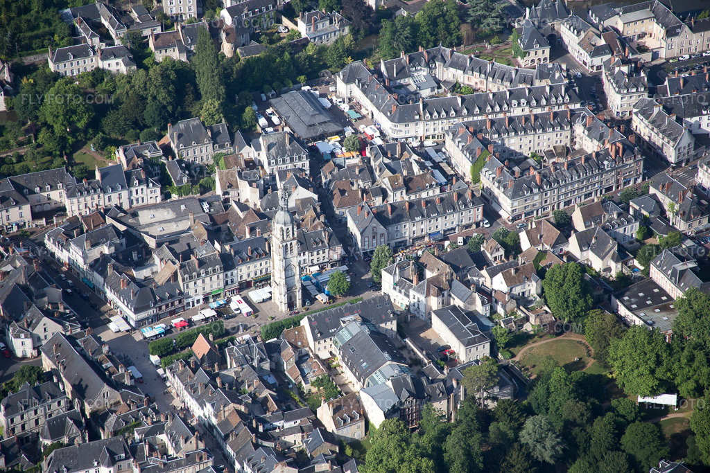 Aerial view: View of the town in Vendôme in the state Loir et Cher, France.Photo: IMG_081079.jpg taken on 06/19/2015 by Werner Riehm/FLY-FOTO.comResolution of the original: 5472 x 3648 px