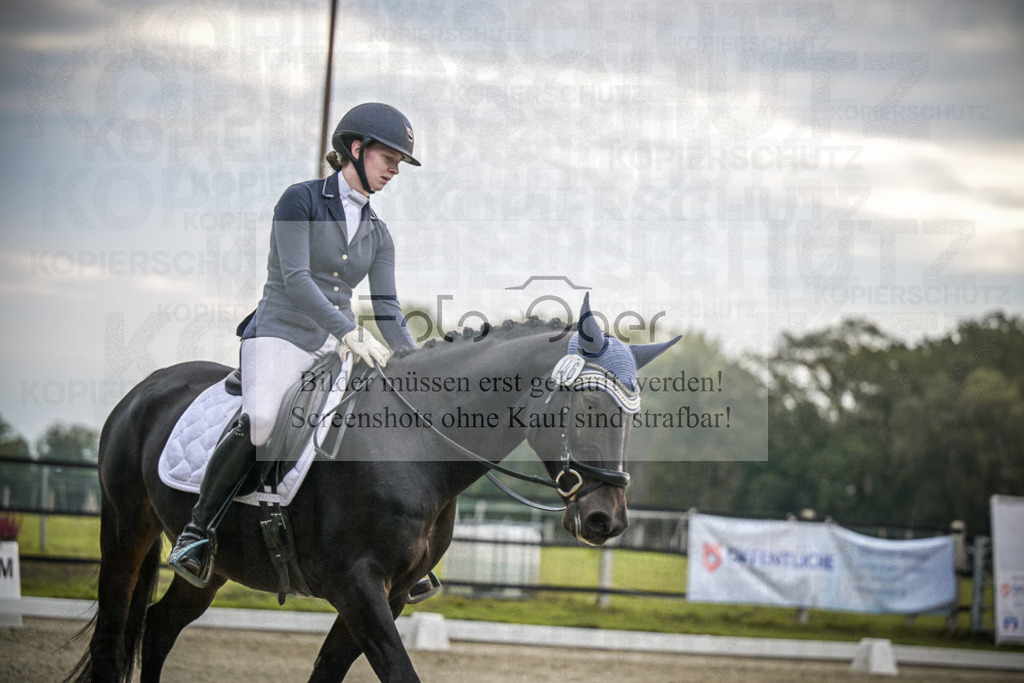 DOS_2531 | Entdecke hochwertige Reitturnierfotos von Foto Oger. Professionell, emotional und authentisch – jetzt Lieblingsmomente im Shop bestellen.Deutschlandweite Turnierfotografie. - Realisiert mit Pictrs.com