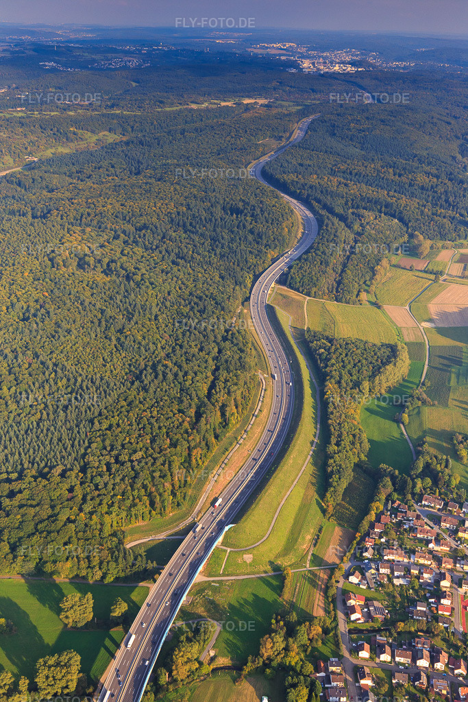 Luftbild: Aufstieg an der A8 im Ortsteil Nöttingen in Remchingen im Bundesland Baden-Württemberg in Deutschland. Foto: IMG_103619.jpg vom 23.09.2017 durch Werner Riehm/FLY-FOTO.de