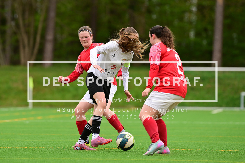 Fußball I Frauen I Saison 2025-2026 I Bezirksliga I 21. Spieltag I Harburger TB - Rahlstedter SC I 165186 | Der Sportfotograf. - Realisiert mit Pictrs.com