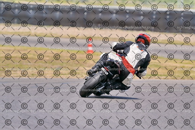 26bt05-1681 | markuskiefer.com - Realisiert mit Pictrs.com