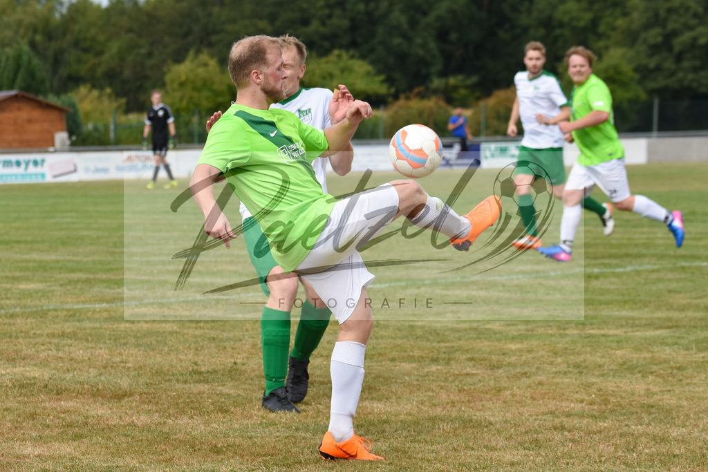 20180812_OHRBEL_0025 | Fußball, Herren:   beim Spiel der 1. Kreisklasse zwischen SV Ohrbeck vs. SVC Belm-Powe II am 12.08.2018 an der Hüggelkampfbahn in Ohrbeck-Hasbergen, Deutschland.(Foto von Nico Paetzel) - Realisiert mit Pictrs.com