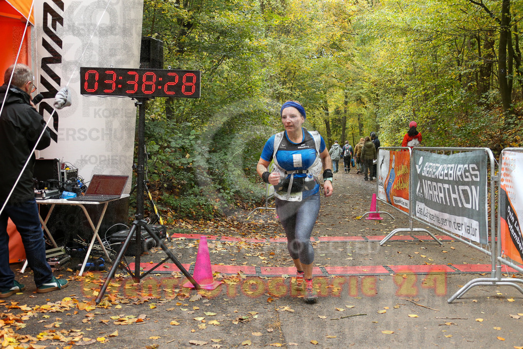 251026_1340_EX1_3833 | Sportfotografie im Rhein-Sieg Kreis, Köln, Bonn, NRW, Rheinland Pfalz, Hessen, etc. Unser Tätigkeitsfeld umfasst den Laufsport vom Volkslauf über den Marathon, Duathlon, Triathon bis zum Ultralauf wie Kölnpfad Ultra oder Schindertrail.