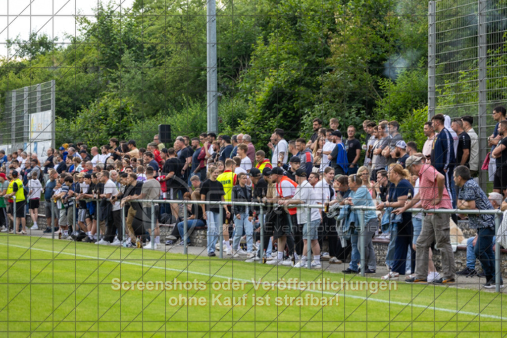 20250616_183142_0177 | #,  TV Eybach (weiß) vs. 1.FC Donzdorf II (rot), Fussball, Entscheidungsspiel 3 in Kreisliga A3 - Bezirk Neckar/Fils, Saison 2024/2025, Rasensportplatz, Staufenecker Str. 41, 73084 Salach, 16.06.2025 - 18:30 Uhr,Foto: PhotoPeet-Sportfotografie/Peter Harich