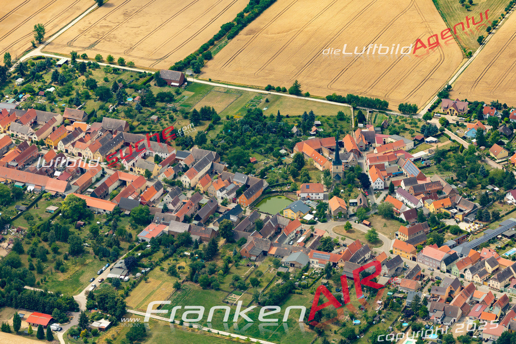 Aktuelles Luftbild von Flemmingen Naumburg - Die Luftaufnahme wurde 2022 mittels UL-Flugzeug erstellt ( keine Drohne ) - hochauflösende Kamera-Systeme von  Canon -Beste Qualität - Für grossformatige Ausdrucke geeignet. Die Geschenkidee !