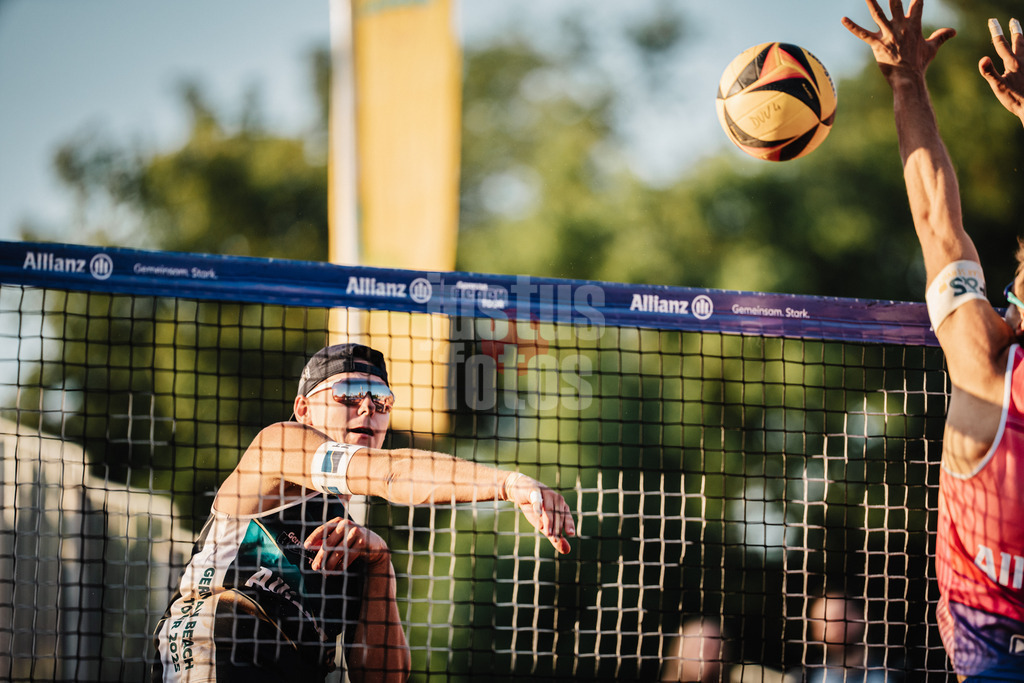 Beachvolleyball | Männer | Allianz German Beach Tour 2025 | Tourstop München | 04.07.2025 | Laurenc Grössig beim Angriff