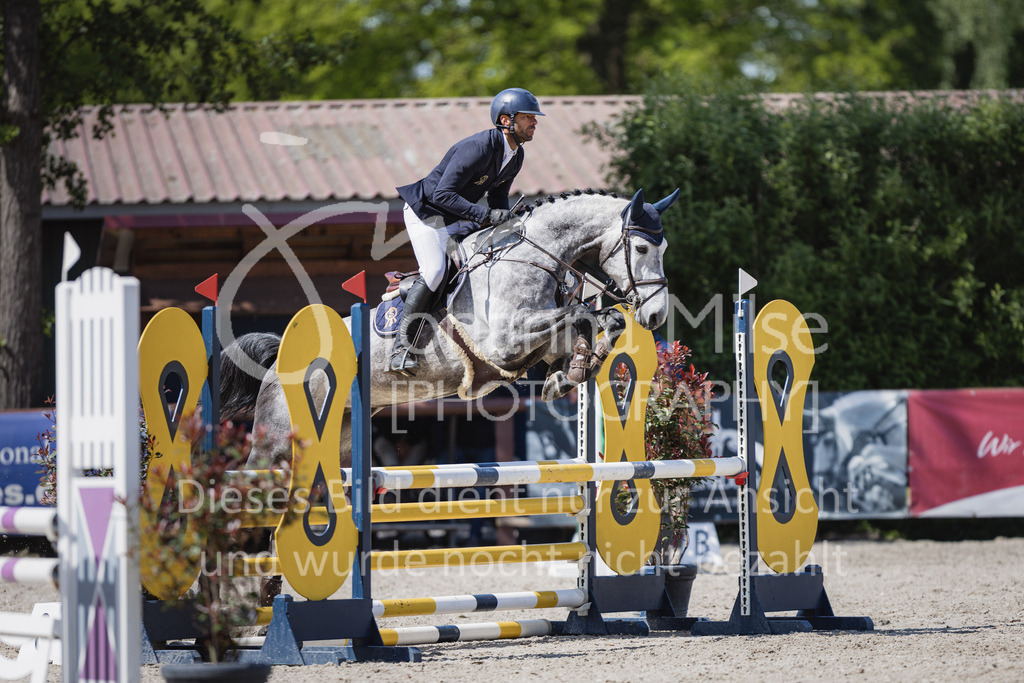 230516_Mühlen_03SprPf-A-320 | Deine schönsten Turniermomente als professionelle Fotos! Entdecke hochwertige Pferdesport-Fotografie im Online-Shop. Jetzt Fotos finden & bestellen!