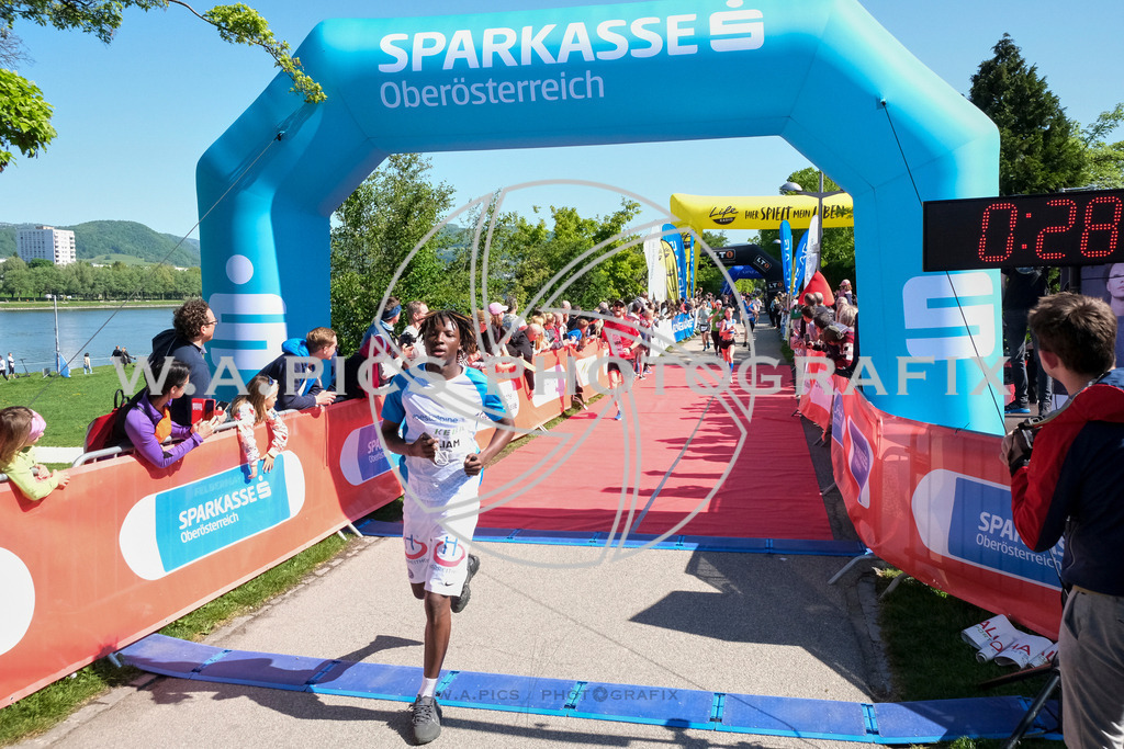 ..... | LINZ,AUSTRIA,27.April 24, Int. 3 Brückenlauf Linz  , Image shows: Photo: WAPICS / Michael ring