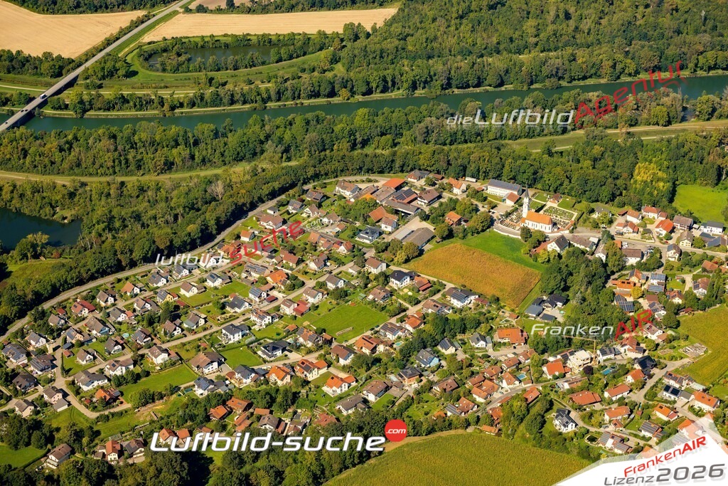 Das Luftbild zeigt : SiedlungBaugebiet Gottfrieding - Die Luftaufnahme wurde 2023 vom UL-Flugzeug aus erstellt ( keine Drohne ) - Hochauflösende Luftaufnahme - Für grossformatige Ausdrucke geeignet. Die Geschenkidee !Mit Lizenz und Bildrechte bestellbar