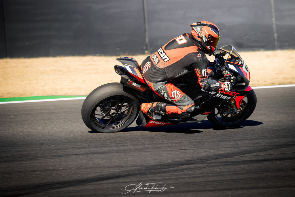 Ducati Trackday Hockenheimring 2026 | Entdecken Sie die faszinierende Welt von Alexander Tschuncky Arts: Kreative Fotografie, atemberaubende Automobilkunst und hochwertiger Bilderdruck. Lassen Sie sich inspirieren! - Realisiert mit Pictrs.com